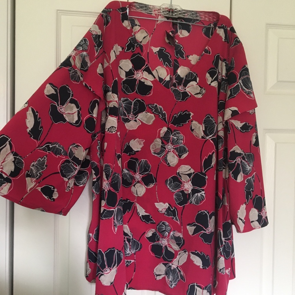Lane Bryant floral top 22/24 (NWT)